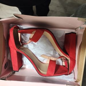 Red women's Pumps